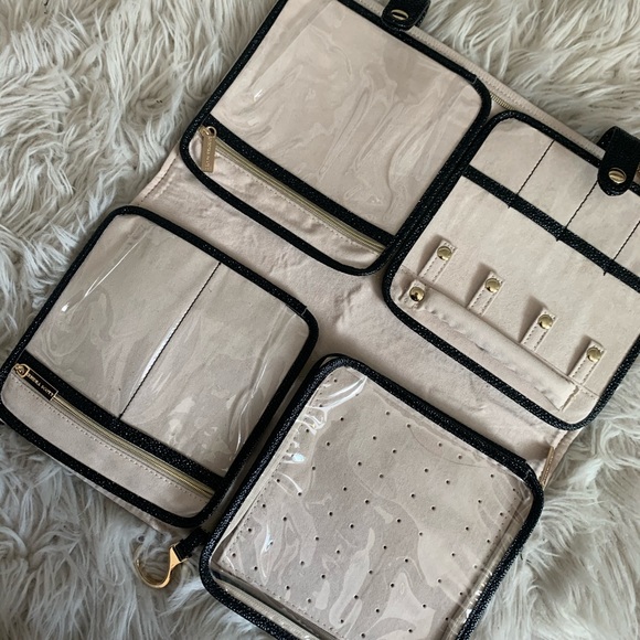 Kendra Scott travel jewelry case - Picture 2 of 4